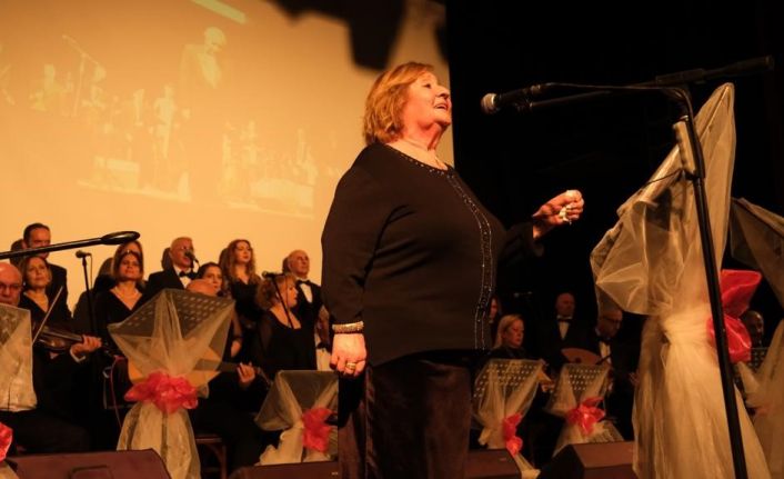 Müziğe olan aşkı yaş tanımadı, 70’inde sahnelere çıktı