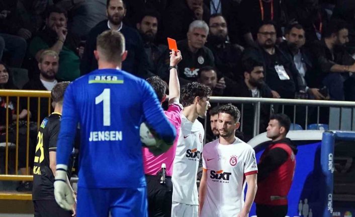 Nicolo Zaniolo kırmızı kart gördü