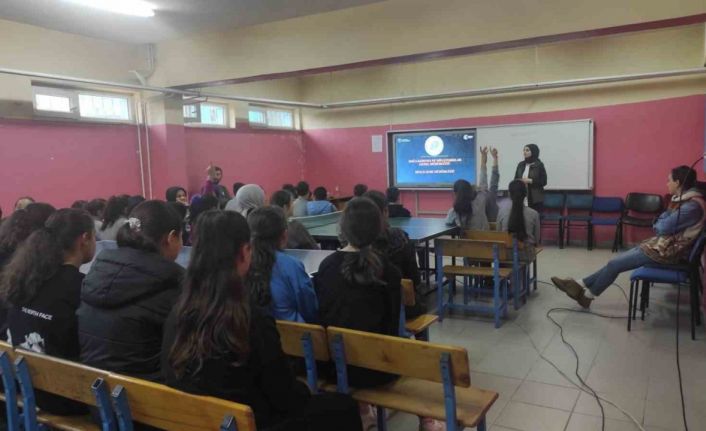 Öğrencilere doğa ve biyoçeşitlilik anlatılıyor