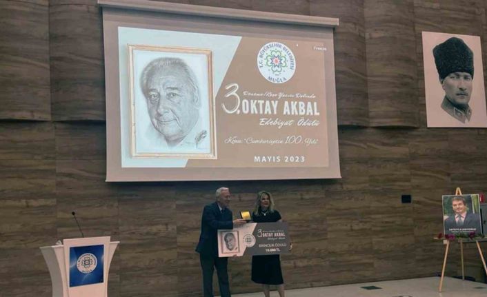 Oktay Akbal Edebiyat ödülleri verildi