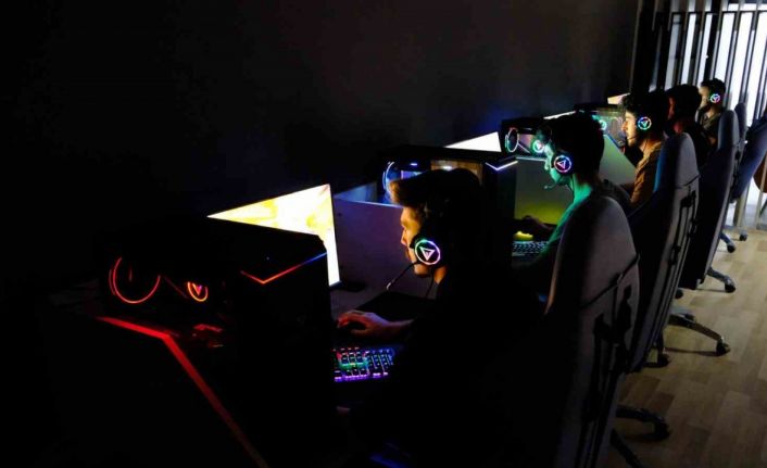 Oyun tutkunu gençler Erzincan’da kurulan e-spor atölyesinden dünyaya açılacak
