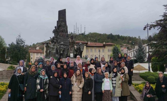 Özel öğrenciler aileleriyle dini ve tarihi mekanları gezdi