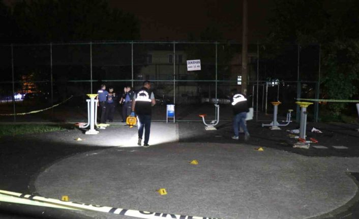 Parkta tartıştıkları kişiye kurşun yağdırıp kaçtılar