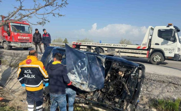 Refüje girip 50 metre sürüklenen otomobilde 1 kişi öldü, 3 kişi yaralandı