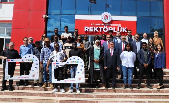 Rektör Elmacı yabancı uyruklu öğrencilerine seslendi: “Üniversitemizi tercih etmenizden çok mutluyuz”