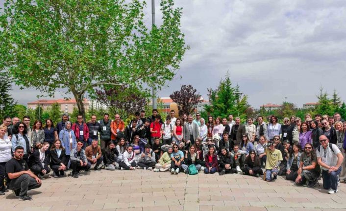 Rektör Gavgalı, KMÜ’ye misafir olan yabancı öğrencilerle buluştu