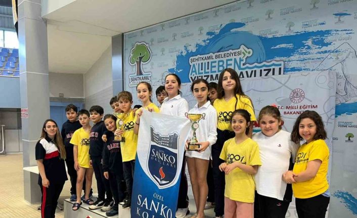 SANKO Okullarının yüzme başarısı