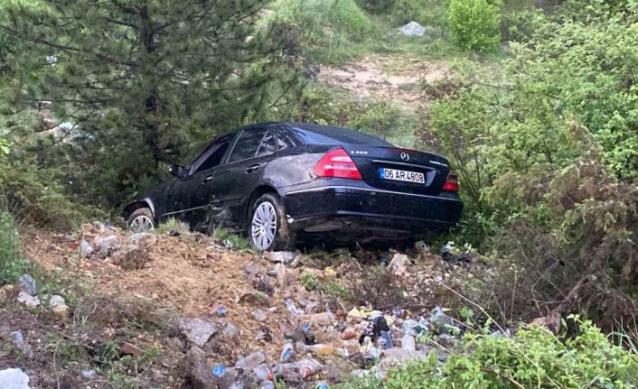 Şarampole yuvarlanan otomobilini bırakıp kayıplara karıştı