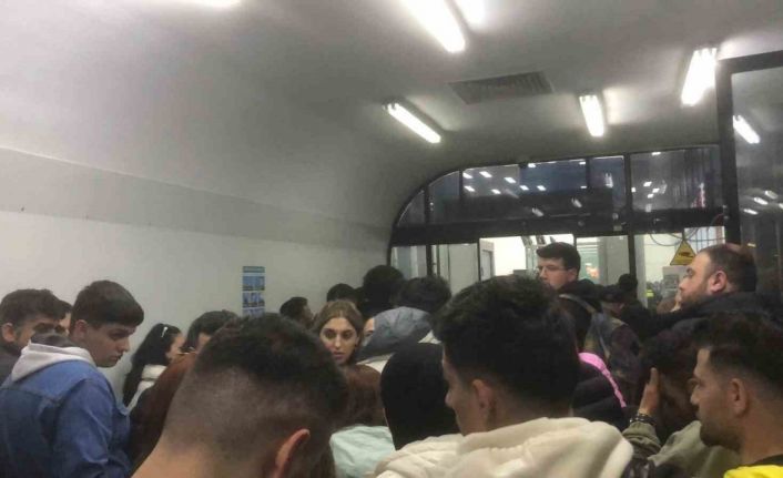 Sarp Sınır Kapısında cep telefonundan sonra Play Station yoğunluğu