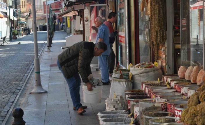 Seçim günü bazı esnaf dükkânını açarken, bazıları da açmamayı tercih etti
