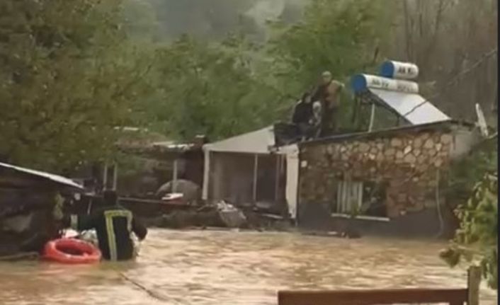 Simav’da selde 67 evi ve bir besihaneyi su bastı, 20 hayvan telef oldu