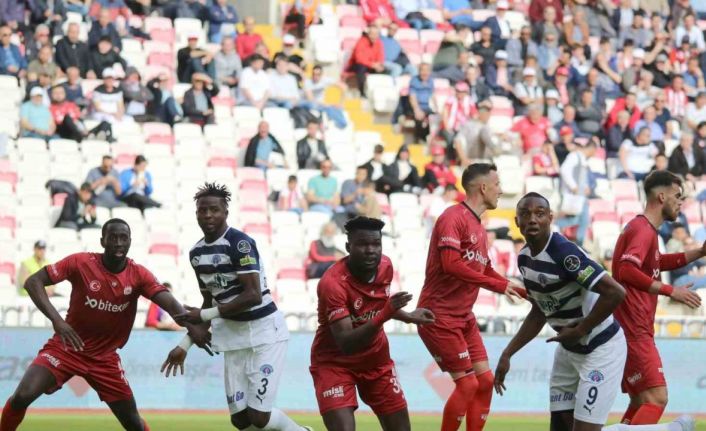 Spor Toto Süper Lig: D.G. Sivasspor: 0 Kasımpaşa: 0 (İlk yarı)