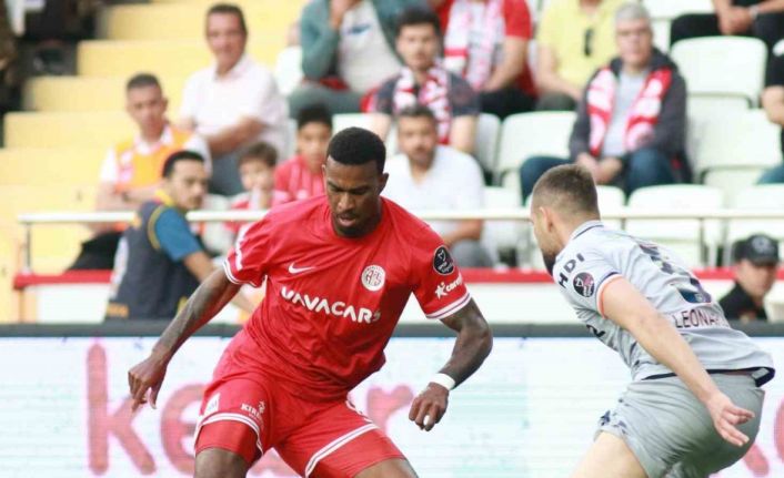 Spor Toto Süper Lig: FTA Antalyaspor: 0 - Medipol Başakşehir: 0 (Maç sonucu)