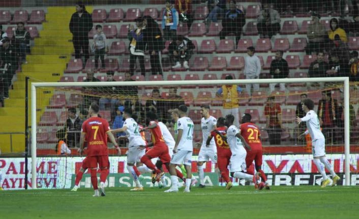 Spor Toto Süper Lig: Kayserispor: 0 - Alanyaspor: 4 (Maç sonucu)