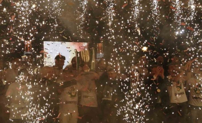 Sultanbeyli Belediyespor’un şampiyonluğu coşkuyla kutlandı