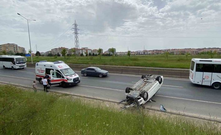 Takla atan araçtan yara almadan çıkan sürücü: "Emniyet kemeri takmanın önemini görmüş olduk"
