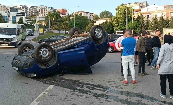 Takla atan otomobilden hafif sıyrıklarla çıktı