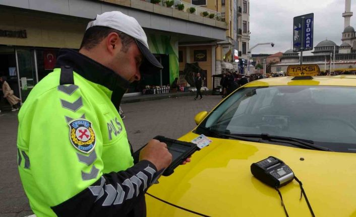 Taksi şoförü taksimetreyi açmadı turistten 2 bin 750 lira para istedi