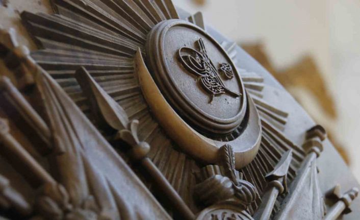 Topkapı Sarayı Hazine Koğuşu’nun asırlara meydan okuyan kapısı restore edildi