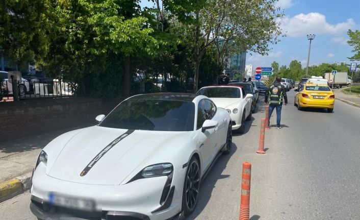 Trafiği tehlikeye atmanın bedeli pahalıya patladı: E-5’te drift atılan anlar kamerada