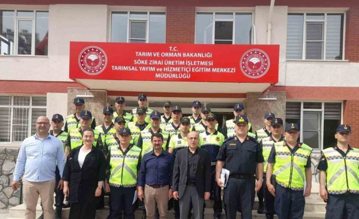 Trafik personeline güvenli traktör kullanımı eğitimi verildi