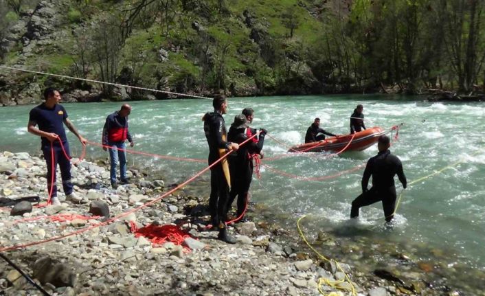 Tunceli itfaiyesi, kayıp gençleri bulmak için yoğun çaba harcıyor