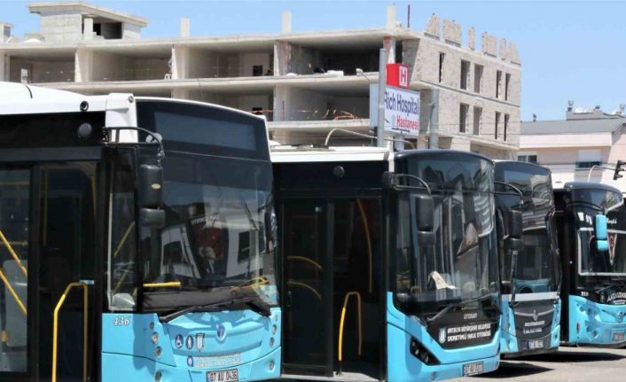 Turizm sezonunu açan Antalya’da toplu taşımada 17 bin TL maaşla şoför bulunamıyor