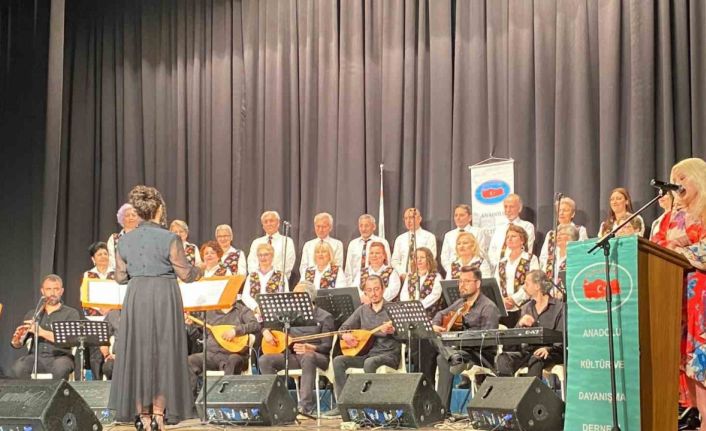 Türk Halk Müziği Korosunun ‘Sezon Ortası Yaz Konseri’ izleyicilerden tam not aldı