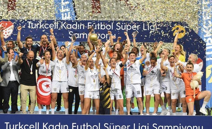 Turkcell Kadın Futbol Süper Ligi’nde çeyrek finale yükselen takımlar belli oldu