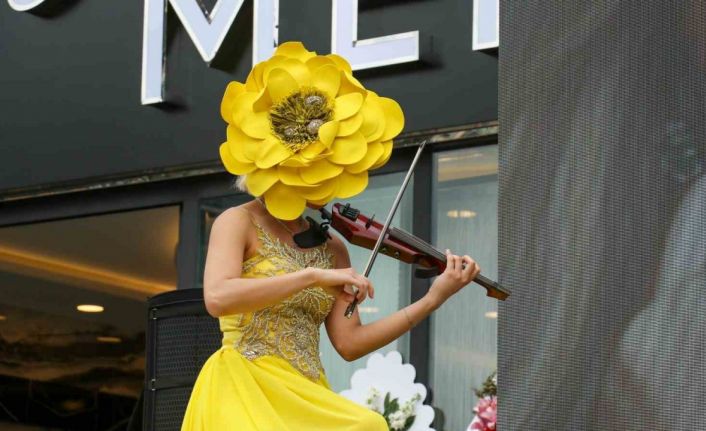 Türkiye’nin en büyük erkek güzellik merkezi Oktay Kaynarca’nın katılımı ile hizmete açıldı