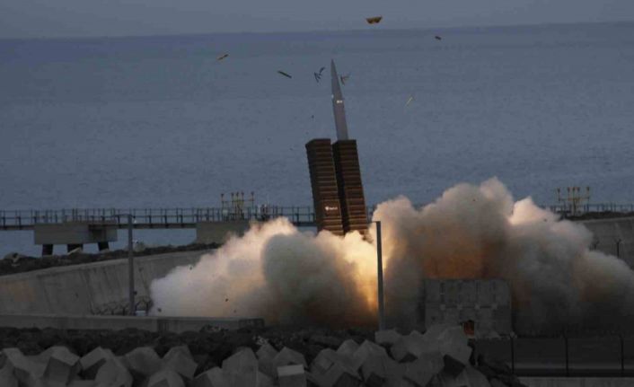 Türkiye’nin yerli balistik füzesi Tayfun’un Rize-Artvin Havalimanı’ndan 2. kez test atışı gerçekleştirildi