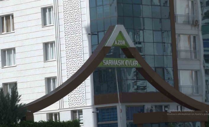 Uyuyan eşini yatakta öldürüp intihar etti