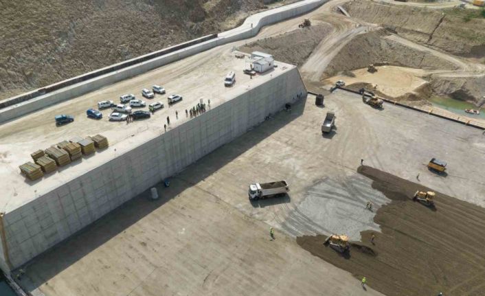 Vali Aksoy, Sarıçay Barajı’nda incelemelerde bulundu