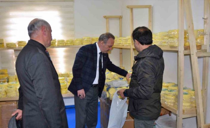 Vali Öner, köylerdeki tarım işletmelerini ziyaret etti