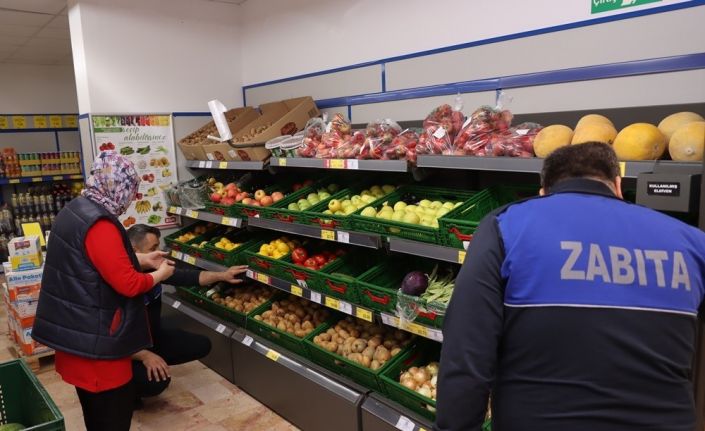 Yalova’da zabıta hal ve market fiyatları arasındaki farkı denetledi