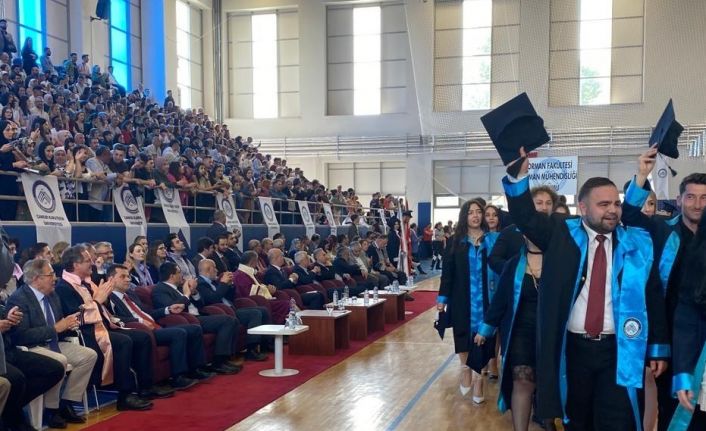 YÖK Başkanı Özvar, Çankırı’da üniversite öğrencilerinin mezuniyet heyecanına ortak oldu