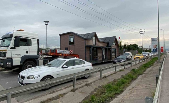 ’Yürüyen ev’ İzmit trafiğini altüst etti