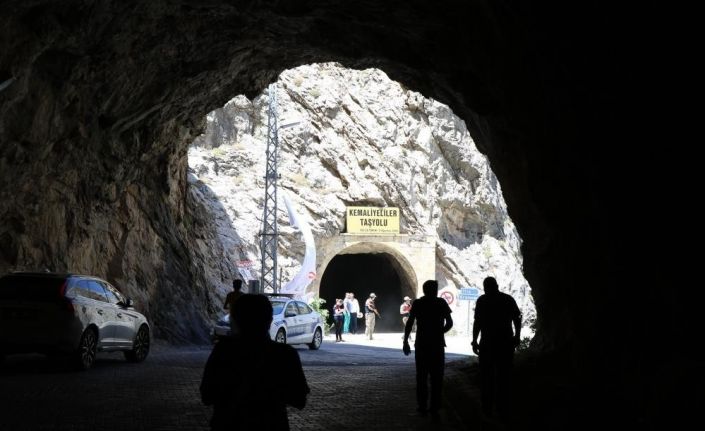 132 yılda tamamlanan Taş yol kaderine terk edildi