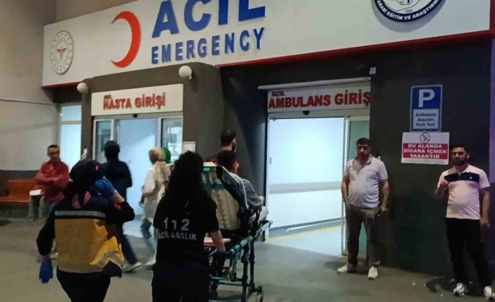 17 yaşındaki genç sokak ortasında önce darp edildi ardından bıçaklandı