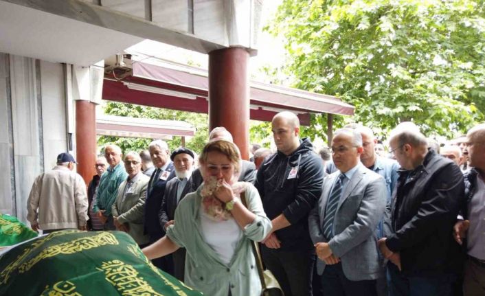 5. kattan düşerek hayatını kaybeden CHP Rize Kadın Kolları eski Başkanı son yolculuğuna uğurlandı
