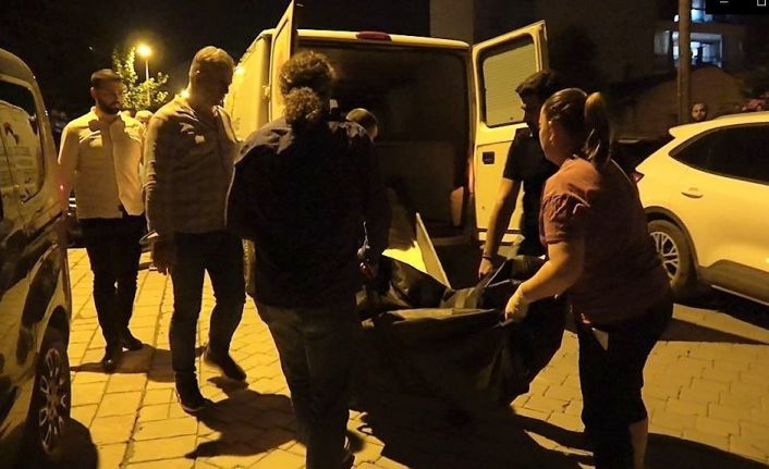 8 aylık bebeğini banyoda yıkarken kalbine yenik düştü