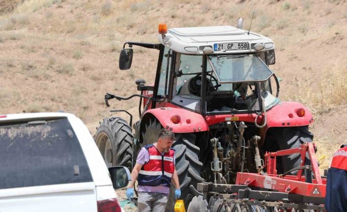 9 kişinin öldüğü kavgada yangın çıkan tarlaya helikopter destekli müdahale