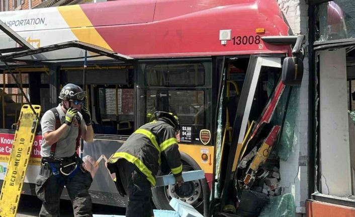 ABD’de otobüs kazası: 17 yaralı