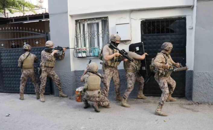 Adana’da organize suç örgütüne şafak baskını: Çok sayıda gözaltı var