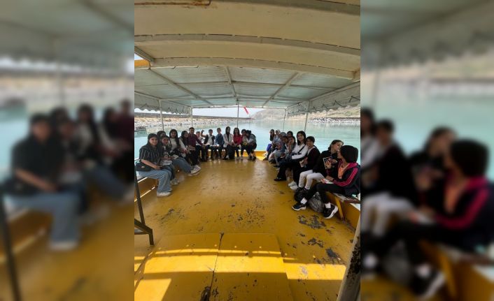 Adilcevaz’da ‘Teknede Kitap Okuyoruz’ etkinliği