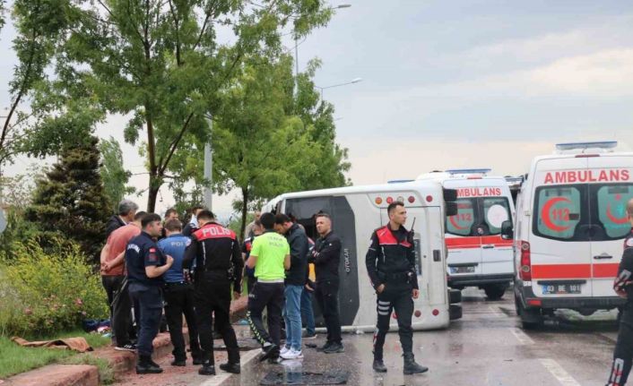 Afyonkarahisar’da jandarma personelini taşıyan araç devrildi: 5 yaralı