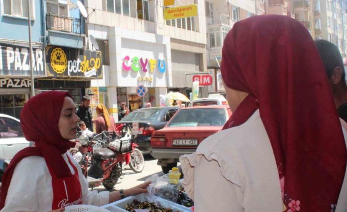 Afyonkarahisar’da semt pazarlarında Arife günü yoğunluğu