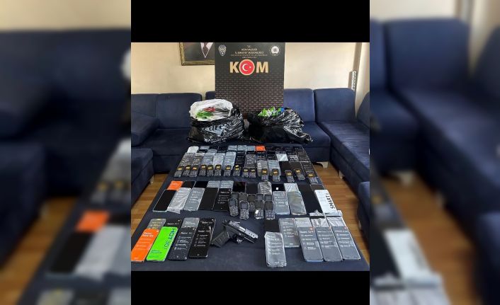 Ağrı’da piyasa değeri 1 milyon 200 lira olan kaçak telefonlar ele geçirildi