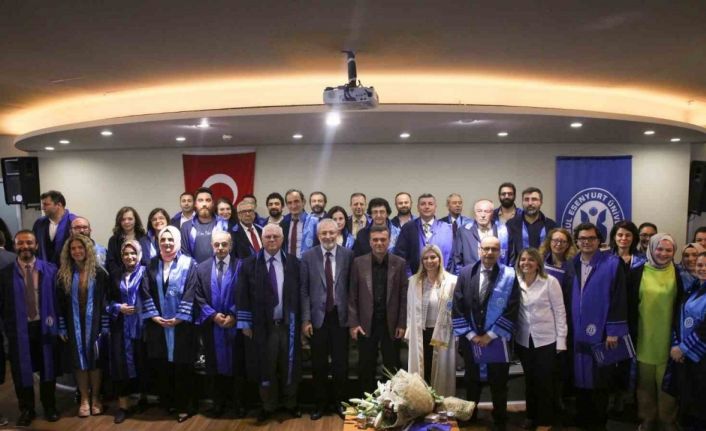 Akademiye katkı sağlayan öğretim üyeleri ödüllendirildi