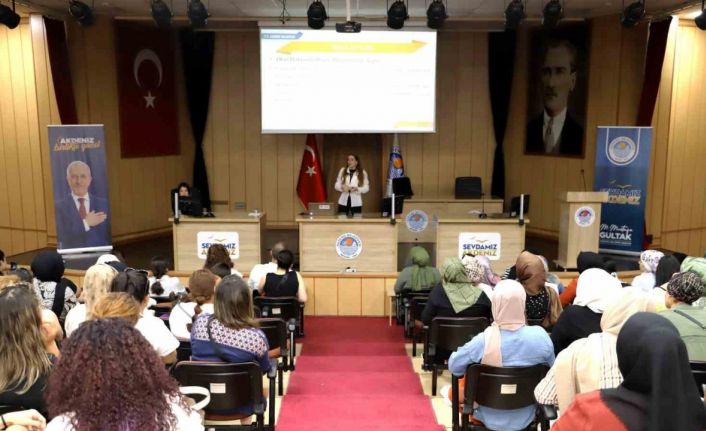 Akdeniz Belediyesi ebeveynlere ’Çocuğum Okula Hazır mı Semineri’ verdi
